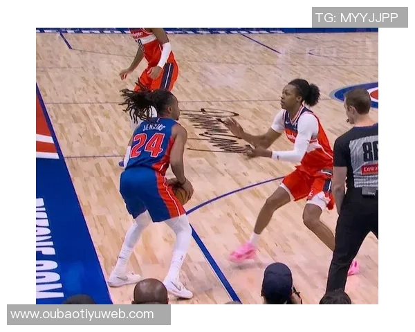 詹金斯关键时刻果断出手三分绝平展现不设限的篮球精神